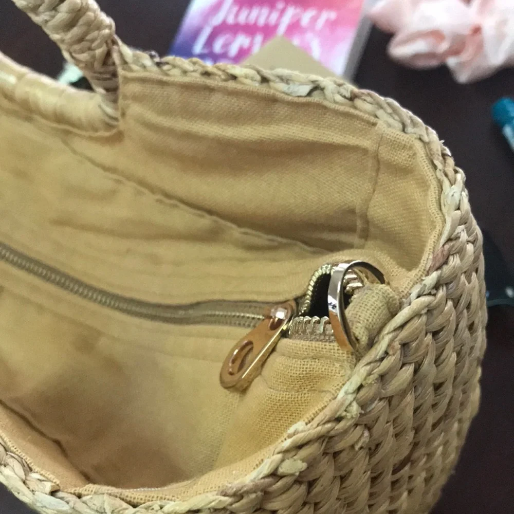 Woven Raffia Straw Tote Bag - Large - Picture 4 of 10